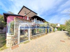 Casa Bi/Trifamiliare in Residenziale