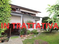 Casa Bi/Trifamiliare in Residenziale