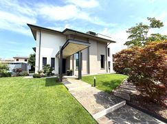 Casa Bi/Trifamiliare in Residenziale