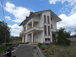 Casa Bi/Trifamiliare in Residenziale