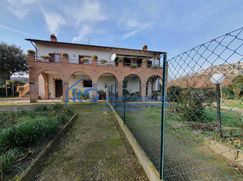 Casa Bi/Trifamiliare in Residenziale