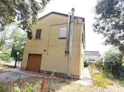 Casa Bi/Trifamiliare in Residenziale