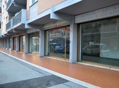 Negozio/Locale commerciale in Commerciale
