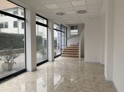Negozio/Locale commerciale in Commerciale
