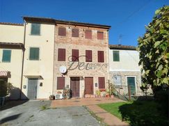Casa Bi/Trifamiliare in Residenziale