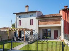 Casa Bi/Trifamiliare in Residenziale