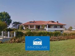 Casa Bi/Trifamiliare in Residenziale