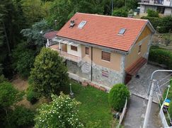 Casa Bi/Trifamiliare in Residenziale
