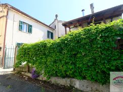 Casa Bi/Trifamiliare in Residenziale