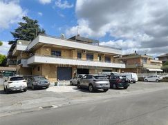 Negozio/Locale commerciale in Commerciale