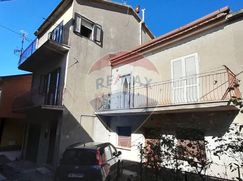 Casa Bi/Trifamiliare in Residenziale