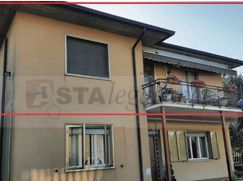 Casa Bi/Trifamiliare in Residenziale