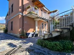 Casa Bi/Trifamiliare in Residenziale