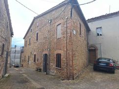 Casa Bi/Trifamiliare in Residenziale