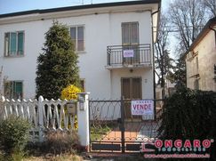 Casa Bi/Trifamiliare in Residenziale