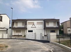 Casa Bi/Trifamiliare in Residenziale
