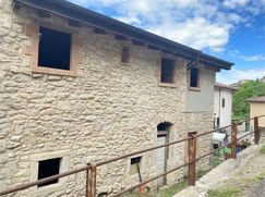 Casa Bi/Trifamiliare in Residenziale