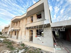 Casa Bi/Trifamiliare in Residenziale