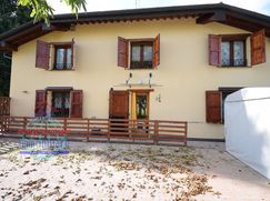 Casa Bi/Trifamiliare in Residenziale