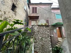 Casa Bi/Trifamiliare in Residenziale