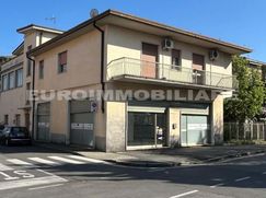 Negozio/Locale commerciale in Commerciale