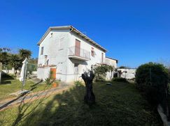 Casa Bi/Trifamiliare in Residenziale