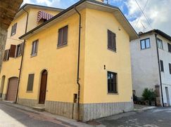 Casa Bi/Trifamiliare in Residenziale