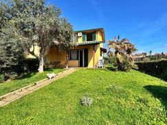Casa Bi/Trifamiliare in Residenziale