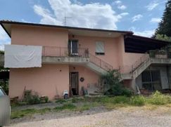 Casa Bi/Trifamiliare in Residenziale