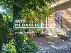 Casa Bi/Trifamiliare in Residenziale