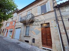 Casa Bi/Trifamiliare in Residenziale