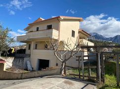 Casa Bi/Trifamiliare in Residenziale