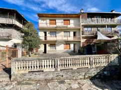 Casa Bi/Trifamiliare in Residenziale