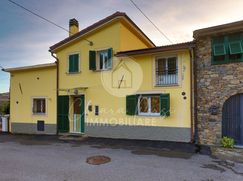 Casa Bi/Trifamiliare in Residenziale