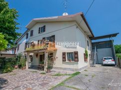 Casa Bi/Trifamiliare in Residenziale