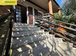 Casa Bi/Trifamiliare in Residenziale