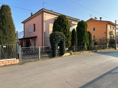 Casa Bi/Trifamiliare in Residenziale