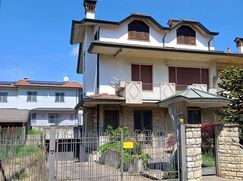 Casa Bi/Trifamiliare in Residenziale