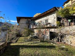 Casa Bi/Trifamiliare in Residenziale