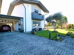 Casa Bi/Trifamiliare in Residenziale