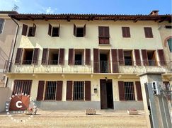 Casa Bi/Trifamiliare in Residenziale