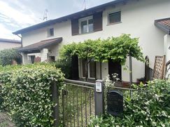 Casa Bi/Trifamiliare in Residenziale