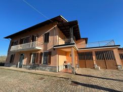 Casa Bi/Trifamiliare in Residenziale