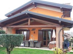 Casa Bi/Trifamiliare in Residenziale