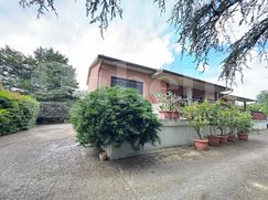 Casa Bi/Trifamiliare in Residenziale