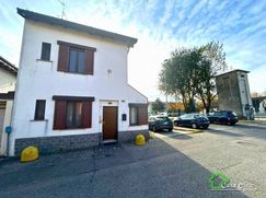 Casa Bi/Trifamiliare in Residenziale