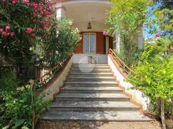 Casa Bi/Trifamiliare in Residenziale