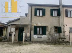 Casa Bi/Trifamiliare in Residenziale