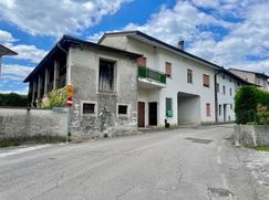 Casa Bi/Trifamiliare in Residenziale