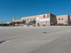Negozio/Locale commerciale in Commerciale